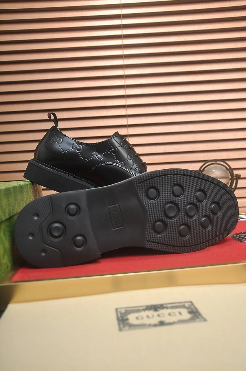 Men's shoes💰540💶Italy's top luxury men's shoe giant (GUCCI) (Gucci) (full cowhide lining) new arrival🍃Original European style🔰 Pleasant to the eye😍In order to make the shoes more durable and non-deformable🌀The production continues to follow traditional methods but there is still no lack of innovation💪Choose original sheepskin for the leather♻️ Smooth and natural And extra bright ⭐Made of imported cowhide, the first choice of rich people 38-45 (45 customized)